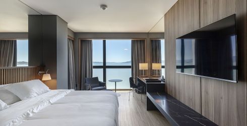 hotel room image