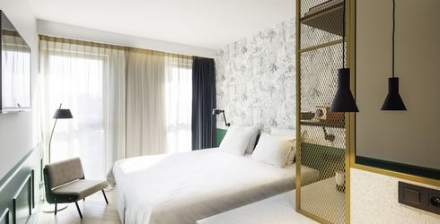 hotel room image