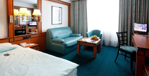 hotel room image