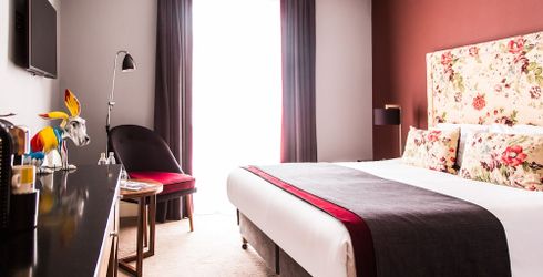 hotel room image
