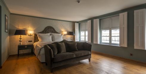 hotel room image