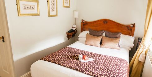 hotel room image