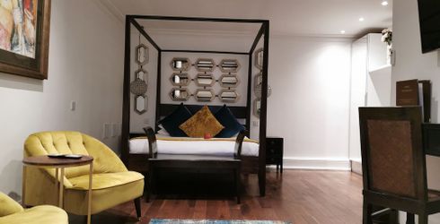 hotel room image