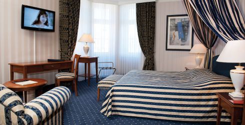 hotel room image