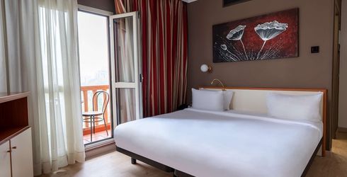 hotel room image