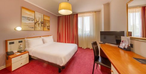 hotel room image