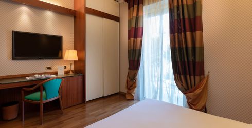 hotel room image