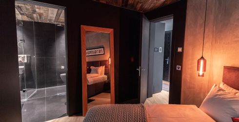 hotel room image