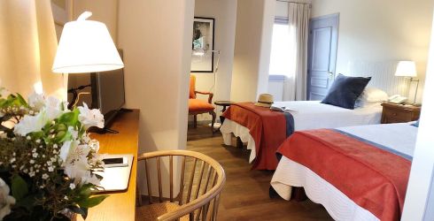 hotel room image