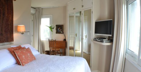 hotel room image