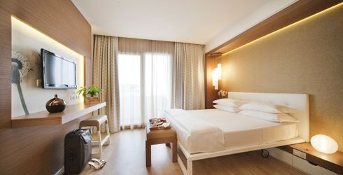 hotel room image