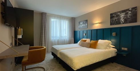 hotel room image