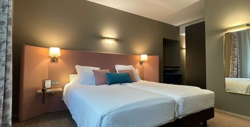 hotel room image