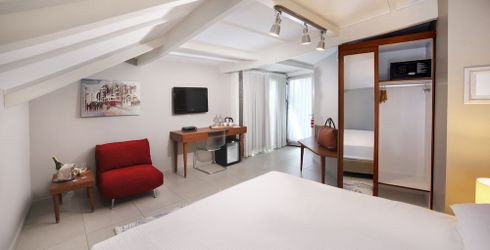 hotel room image