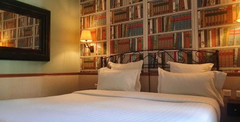 hotel room image