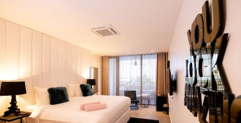 hotel room image