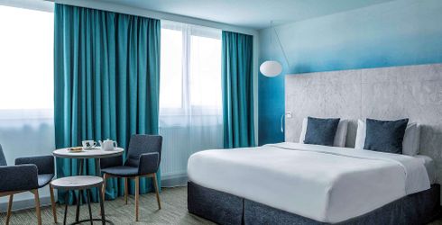 hotel room image