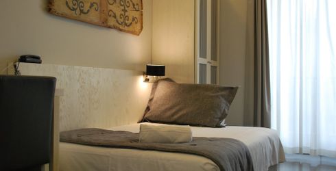 hotel room image