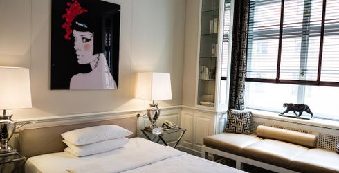 hotel room image
