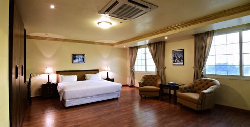 hotel room image
