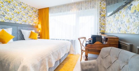 hotel room image
