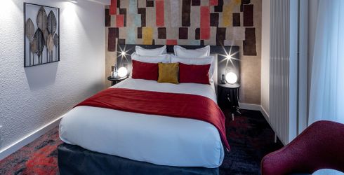 hotel room image