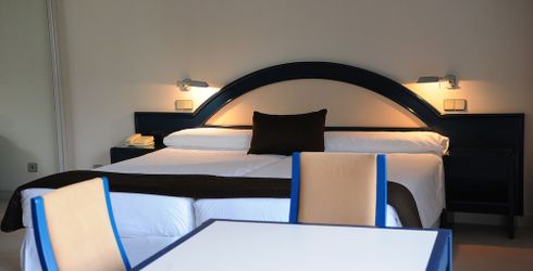 hotel room image