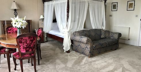 hotel room image