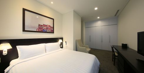 hotel room image