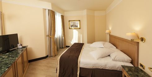 hotel room image