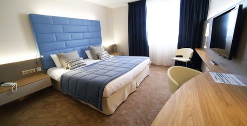 hotel room image