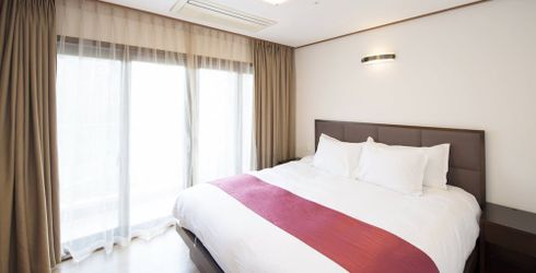 hotel room image