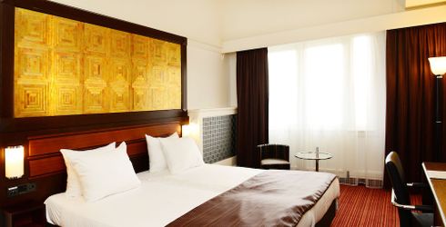 hotel room image