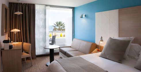 hotel room image