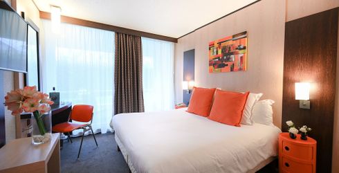 hotel room image