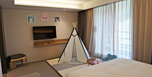 hotel room image