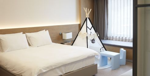 hotel room image