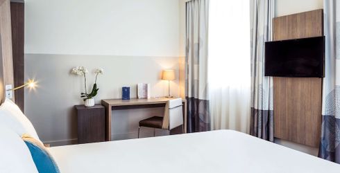 hotel room image