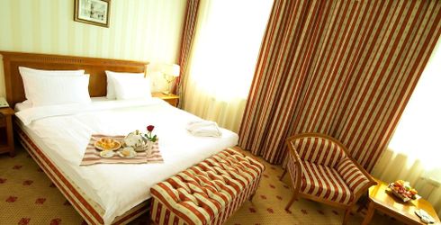 hotel room image