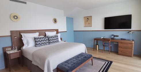 hotel room image