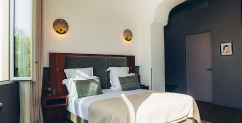 hotel room image
