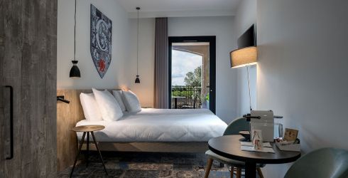 hotel room image