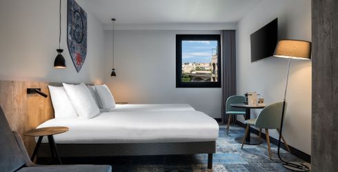 hotel room image
