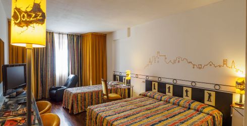 hotel room image