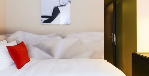hotel room image
