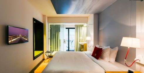hotel room image