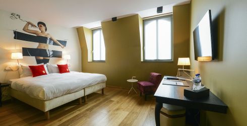 hotel room image