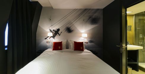 hotel room image