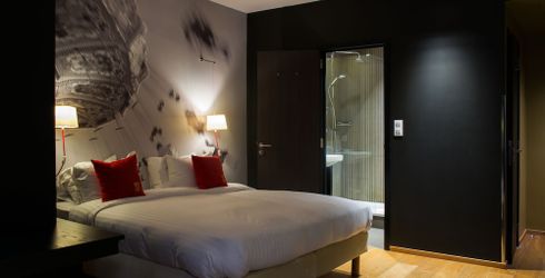 hotel room image