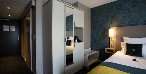 hotel room image